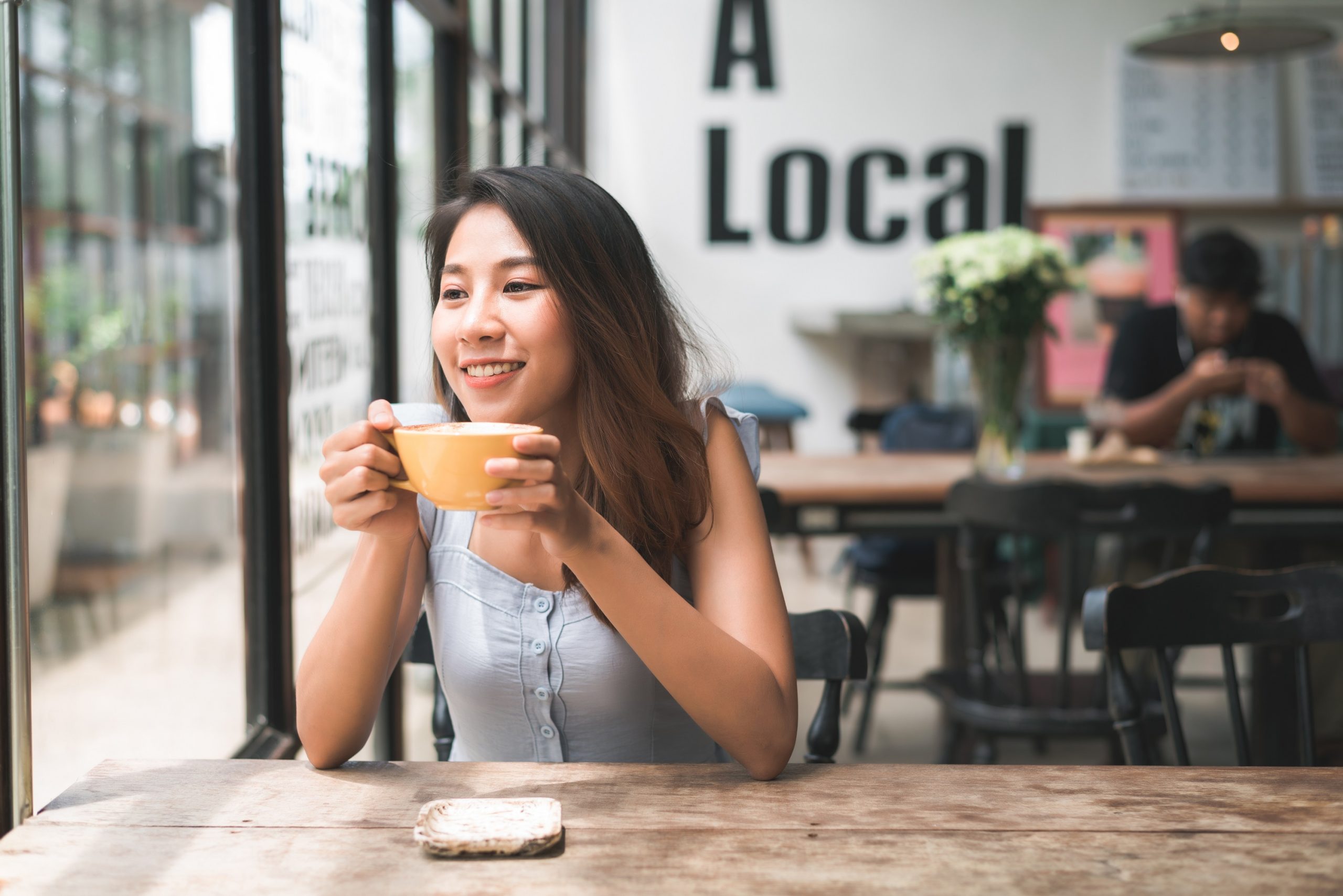 Ilustrasi Nongkong dan Ngopi di Cafe (Freepik)