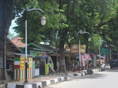 Lampion Karakter di jalan menuju objek wisata Kabupaten Purwakarta (Foto: Dok. Disperkim Purwakarta)