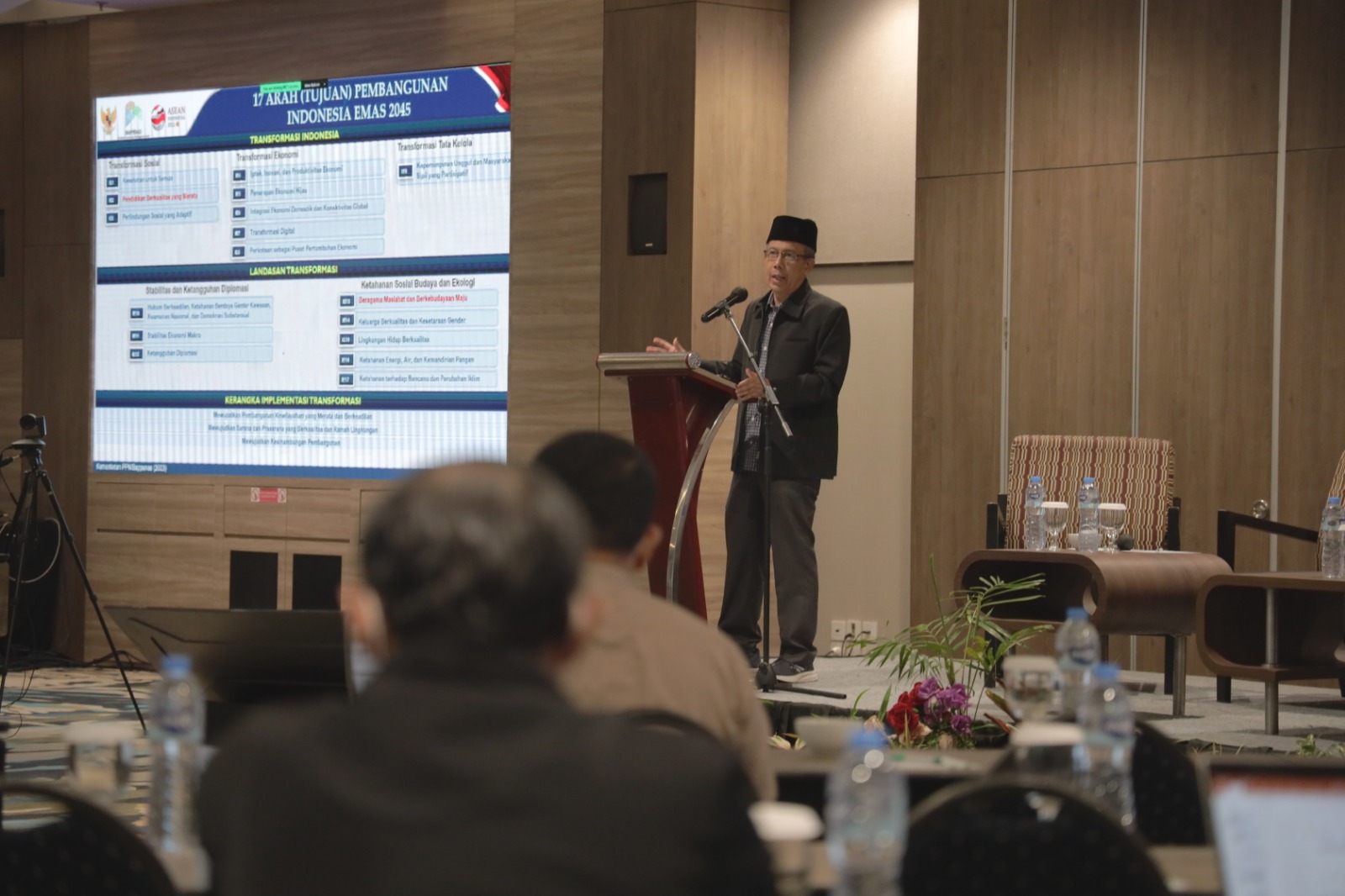 Deputi Bidang Pembangunan Manusia, Masyarakat, dan Kebudayaan Kementerian PPN/Bappenas, Amich Alhumami mempresentasikan 17 arah pembangunan dalam rancangan awal Rencana Pembangunan Jangka Panjang Nasional (RPJPN) 2025 – 2045