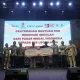 Penyerahan bantuan CSR dalam rangkaian acara puncak BIK 2023 yang digelar OJK di Pangandaran Jawa Barat