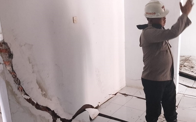 Pergerakan tanah di Cineam Tasikmalaya