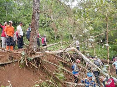 Longsor di Salawu Tasikmalaya