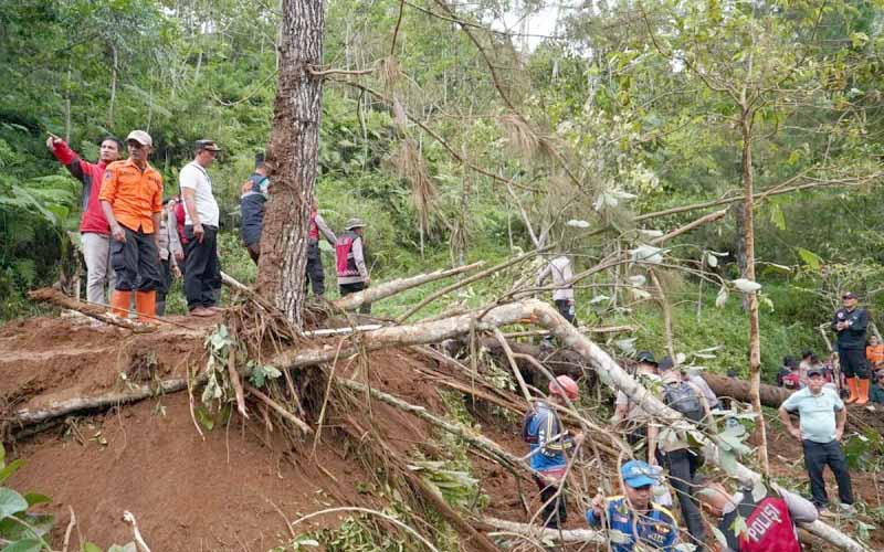 Longsor di Salawu Tasikmalaya