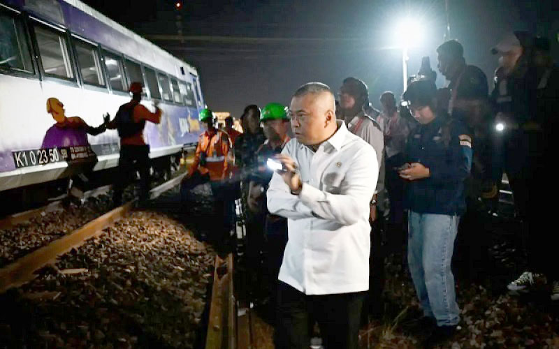Menteri Perhubungan saat memantau KA Argo Bromo Anggrek yang anjlok