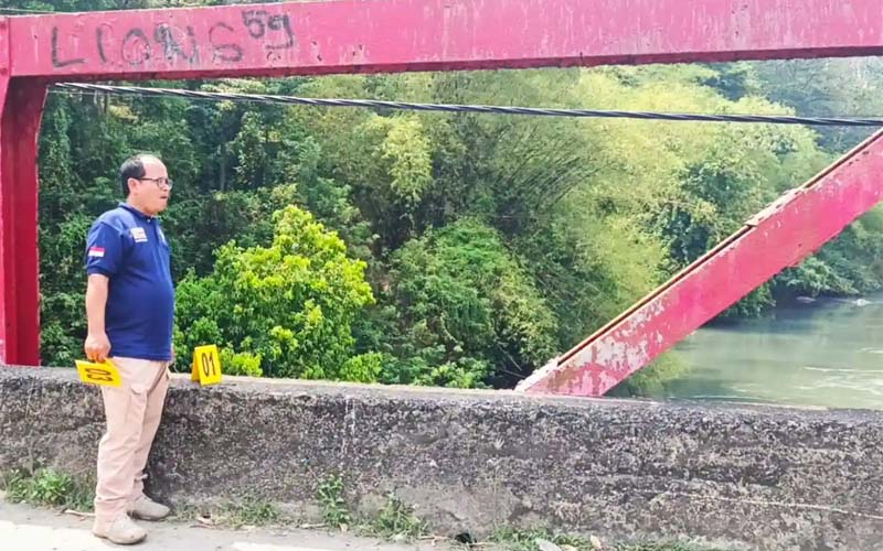 Olah TKP di jembatan merah Jatiluhur