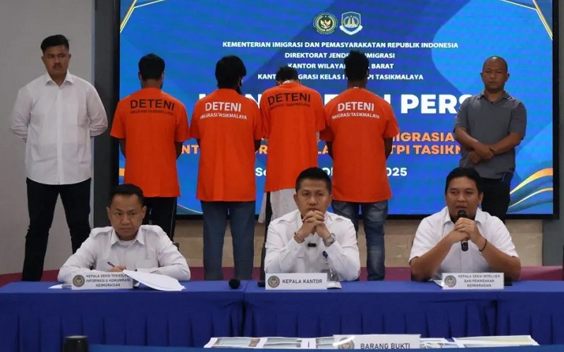 Empat WNA asal negara Bangladesh diamankan