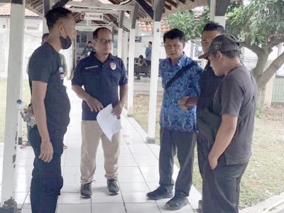 Penyerahan jenazah korban di RSUD Bayu Asih Purwakarta