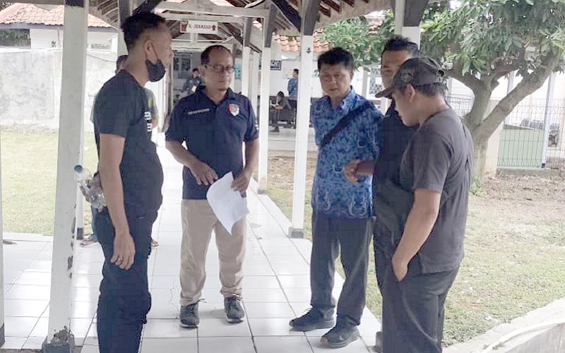 Penyerahan jenazah korban di RSUD Bayu Asih Purwakarta