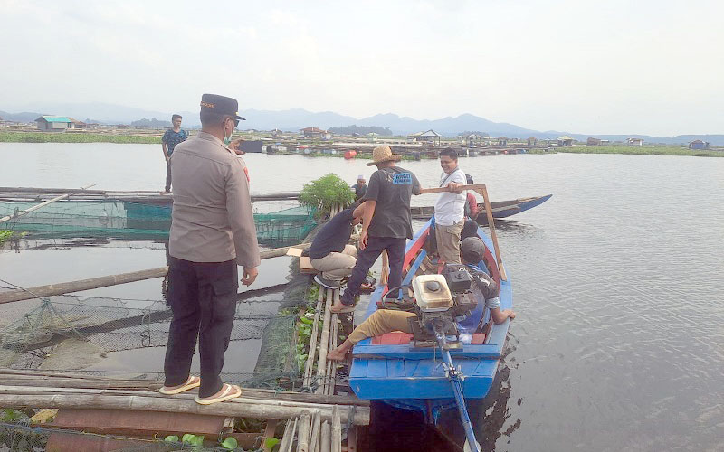 Polsek Maniis saat lakukan pengecekan TKP