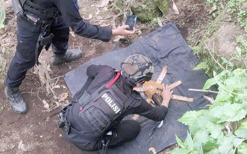 Evakuasi mortir di Tarogong Kaler, Garut