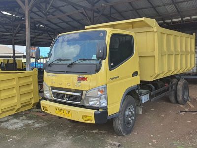 Ilustrasi mobil plat kuning