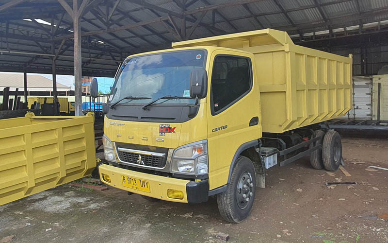 Ilustrasi mobil plat kuning