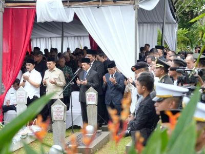 Pemakaman Try Sutrisno.